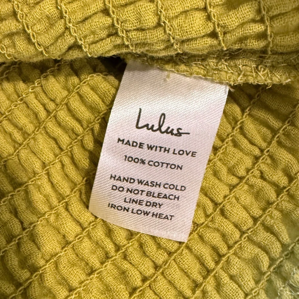 Lulu’s Crop Green Bubble Sleeve Top